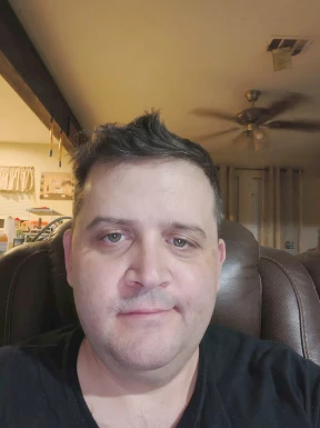 <span>Matthew, 39</span>&nbsp;<span style='width: 25px; height: 16px; float: right; background-image: url(/bitmaps/flags_small/US.PNG)'>&nbsp;</span><br><span>Richmond, Estados Unidos de América</span>&nbsp;<input type='button' class='joinbtn' style='float: right' value='JOIN NOW' />