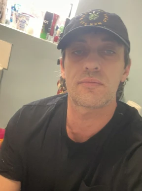 English men looking for love