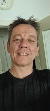 <span>Andreas, 54</span> <span style='width: 25px; height: 16px; float: right; background-image: url(/bitmaps/flags_small/DE.PNG)'> </span><br><span>Hamburg, Германия</span> <input type='button' class='joinbtn' style='float: right' value='JOIN NOW' />