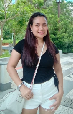 <span>Stella, 42</span>&nbsp;<span style='width: 25px; height: 16px; float: right; background-image: url(/bitmaps/flags_small/PH.PNG)'>&nbsp;</span><br><span>Hongkong, Filipinas</span>&nbsp;<input type='button' class='joinbtn' style='float: right' value='JOIN NOW' />